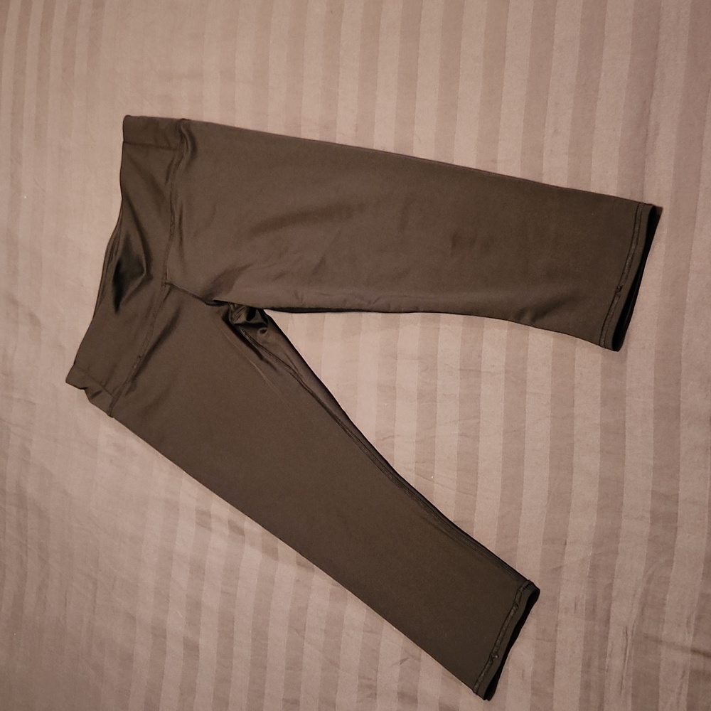 Ladies Copper Fit capri tights, size Medium